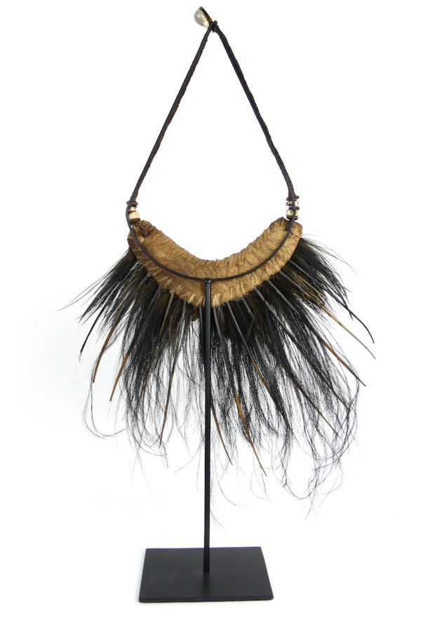 Collier à plumes de cérémonie papou (dos)