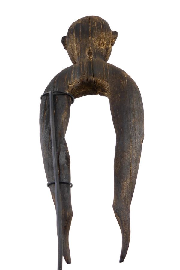 Statue anthropomorphe aux longs bras Bornéo (détail dos)