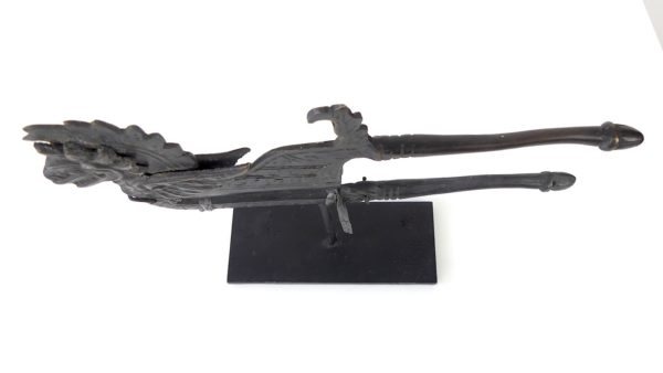 Ancien coupe bétel dragon en bronze (dessus)