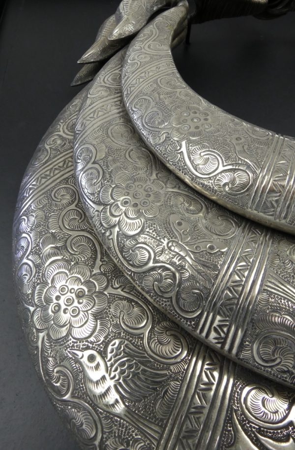 Grand collier Miao en métal argenté (détail)