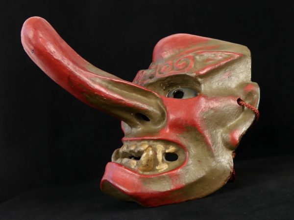 Masque ancien Tengu en terre cuite (profil 2)