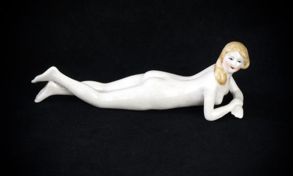 Petit nu érotique en porcelaine vintage (profil)