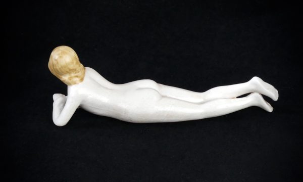 Petit nu érotique en porcelaine vintage (profil dos)
