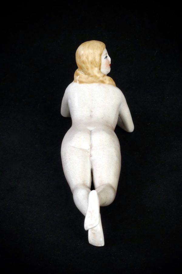 Petit nu érotique en porcelaine vintage (dos)