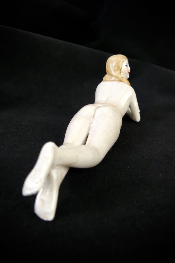 Petit nu érotique en porcelaine vintage (3/4 dos)