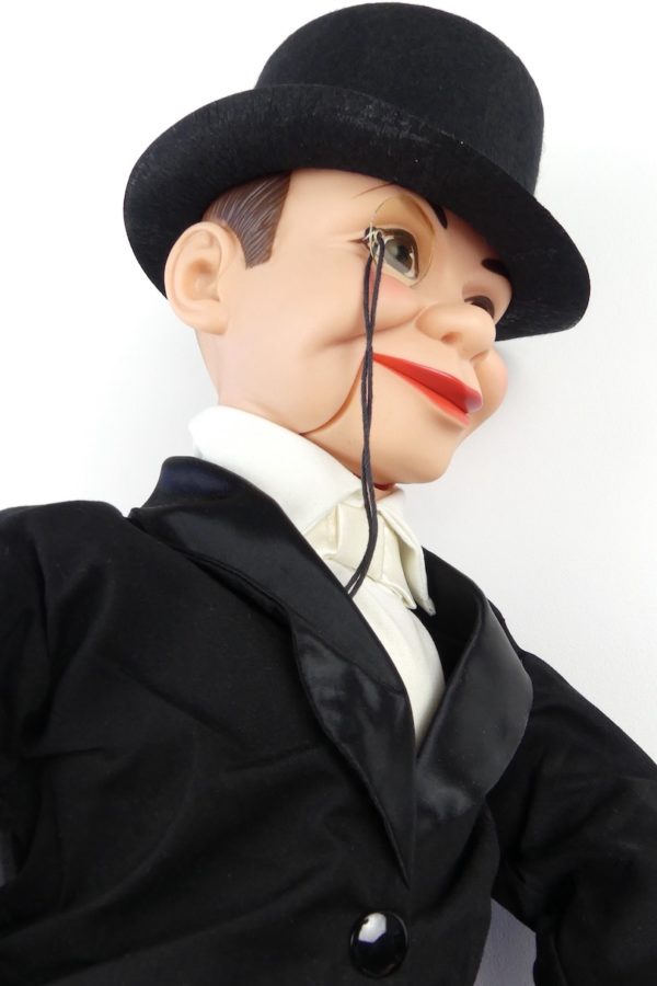 Poupée rare de ventriloque Charlie McCarthy neuve (détail 3/4 chapeau)