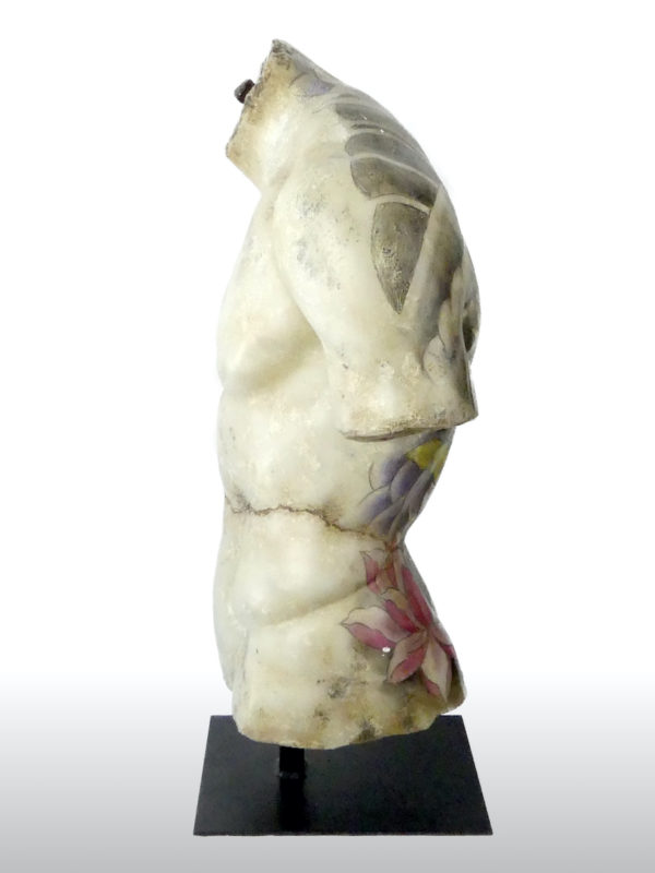 Torse d’Apollon tatoué (profil)