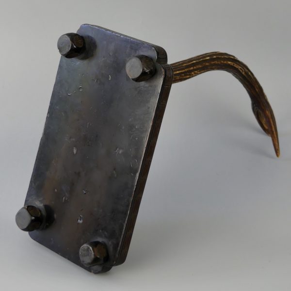 Tachi kake avec bois Kamakura-bori (dessous)