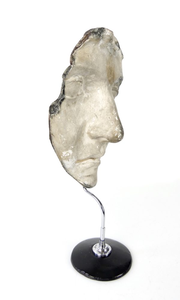 Fragment de visage en plâtre (3/4)