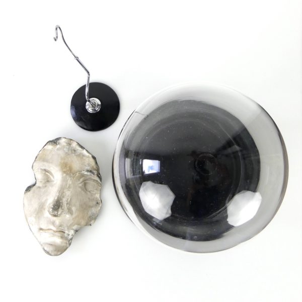 Fragment de visage en plâtre (dessus)