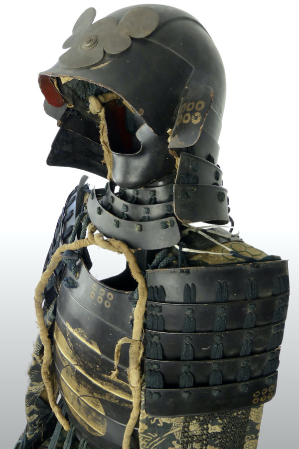 Armure japonaise de samouraï Yoroi (détail haut)