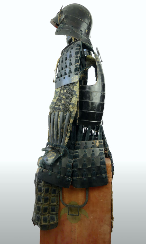 Armure japonaise de samouraï Yoroi (profil)