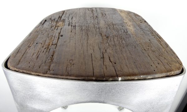 Tabouret industriel d’atelier (détail derrière)