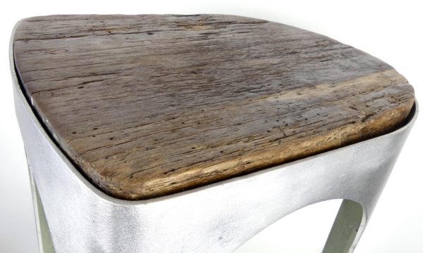 Tabouret industriel d’atelier (détail 3/4)