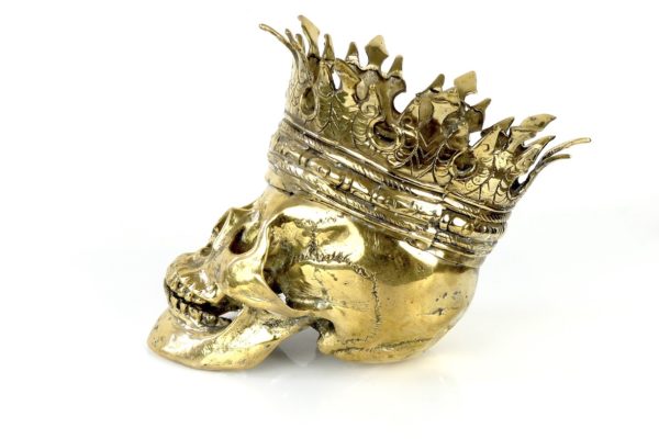 Crâne à la couronne royale en laiton (profil)