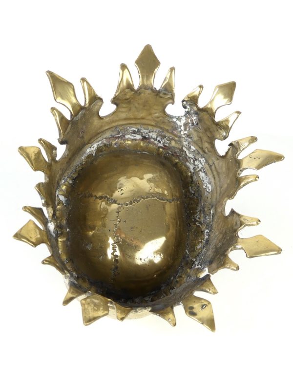 Crâne à la couronne royale en laiton (dessus)