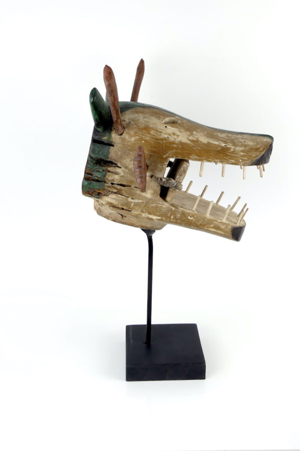 Masque de loup Yu’pik en bois (profil)