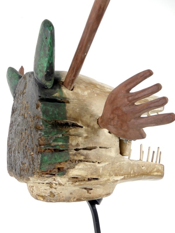 Masque de loup Yu’pik en bois (3/4 dos)