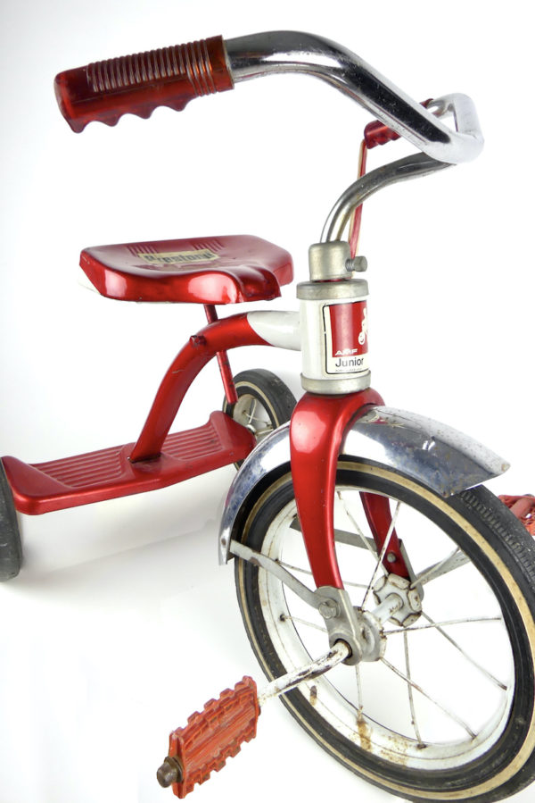 Tricycle Junior AMF rouge et blanc USA (détail 3/4)