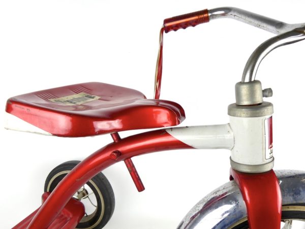 Tricycle Junior AMF rouge et blanc USA (détail)