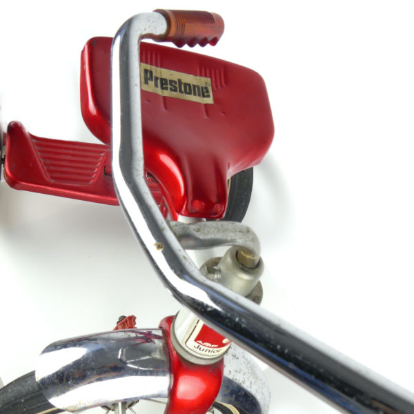 Tricycle Junior AMF rouge et blanc USA (dessus détail)
