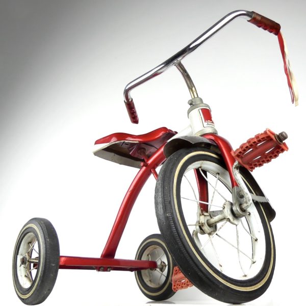 Tricycle Junior AMF rouge et blanc USA (dessous 3/4)