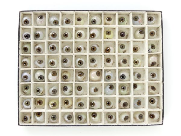 Coffret complet de 80 globes oculaires (dessus)