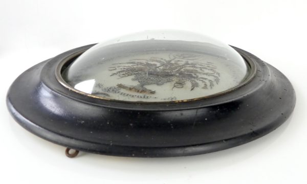 Grand reliquaire en cheveux et encre dans son cadre Napoléon III (dessous)