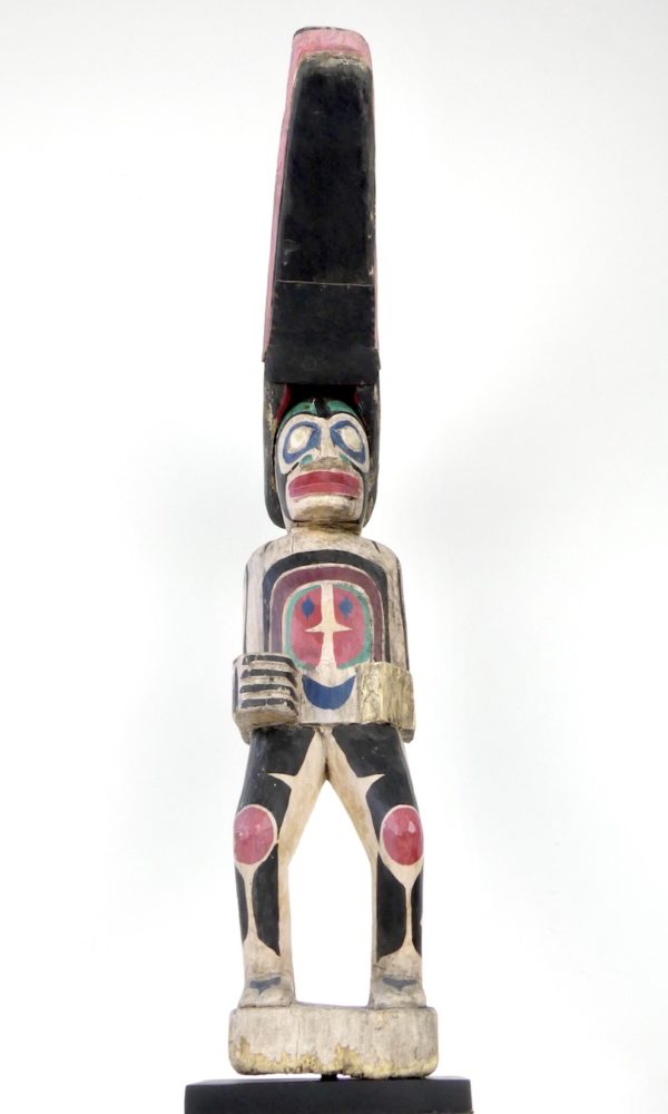 Statue d’ancêtre Kwakwak’wakw Tseiqami (dessous)