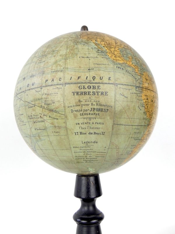 Globe terrestre de bureau droit J. Forest (détail)