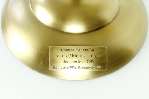 Météorite ferreuse de Dronino en lévitation (plaque)