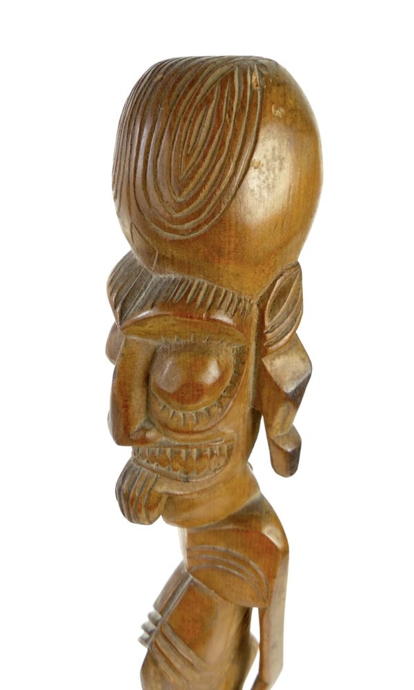 Moaï Kavakava sur socle carré (dessus 3/4)
