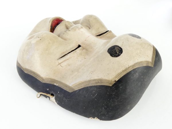 Vieux masque Ofukumen en bois (dessus 3/4)