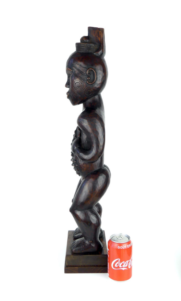 Grande statue maorie Poutokomanawa (proportion profil)