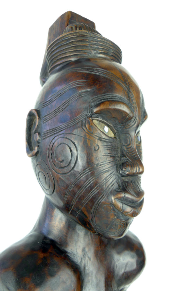 Grande statue maorie Poutokomanawa (Tā Moko 3/4)
