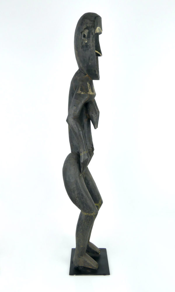 Sculpture féminine Nogwi Kwoma (profil)