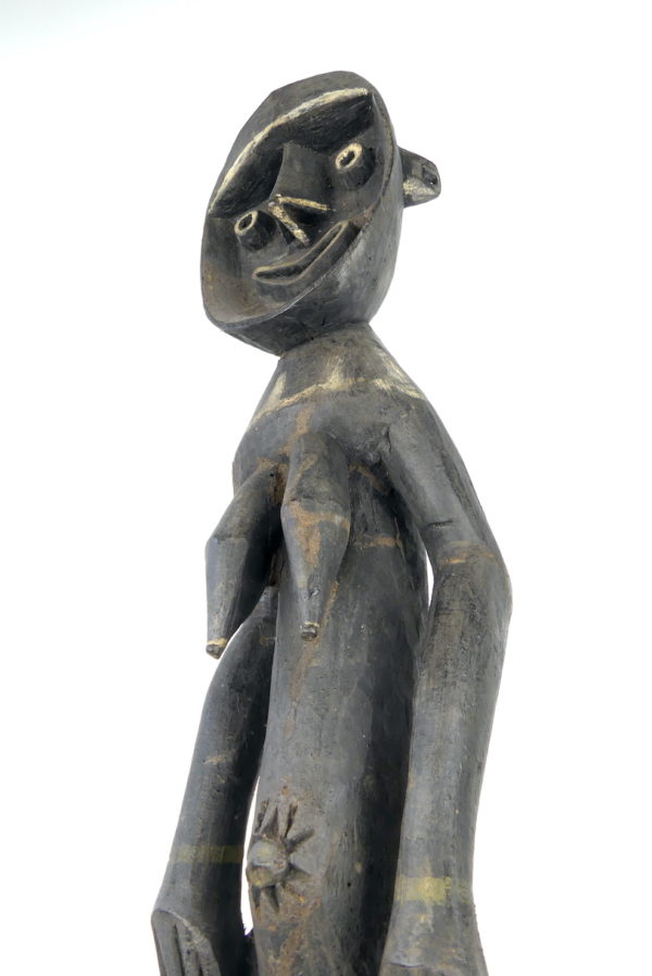 Sculpture féminine Nogwi Kwoma (dessous 3/4)