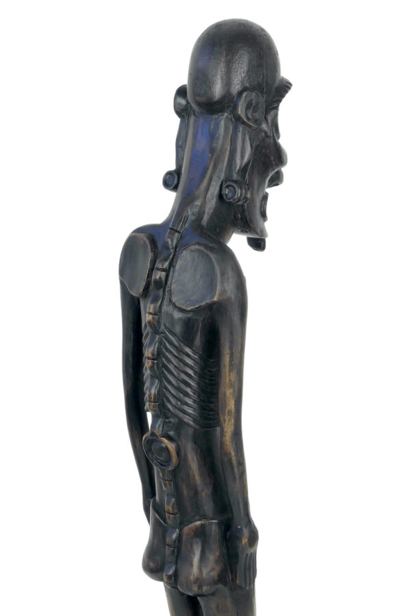 Moaï Kavakava sur socle en bois noirci (détail 3/4 dos)