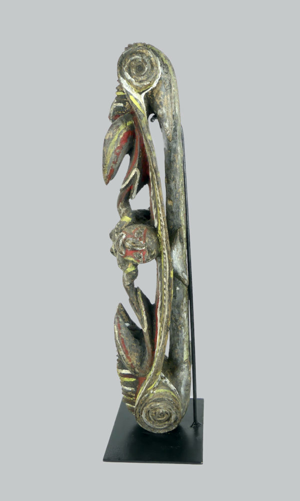 Figure Kwoma en bois de fer (profil)