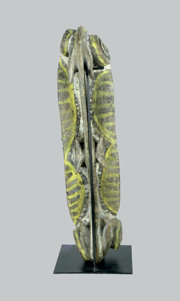 Figure Kwoma en bois de fer (dos)