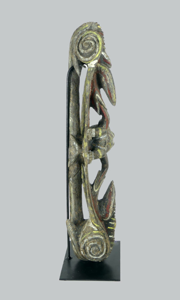 Figure Kwoma en bois de fer (profil)