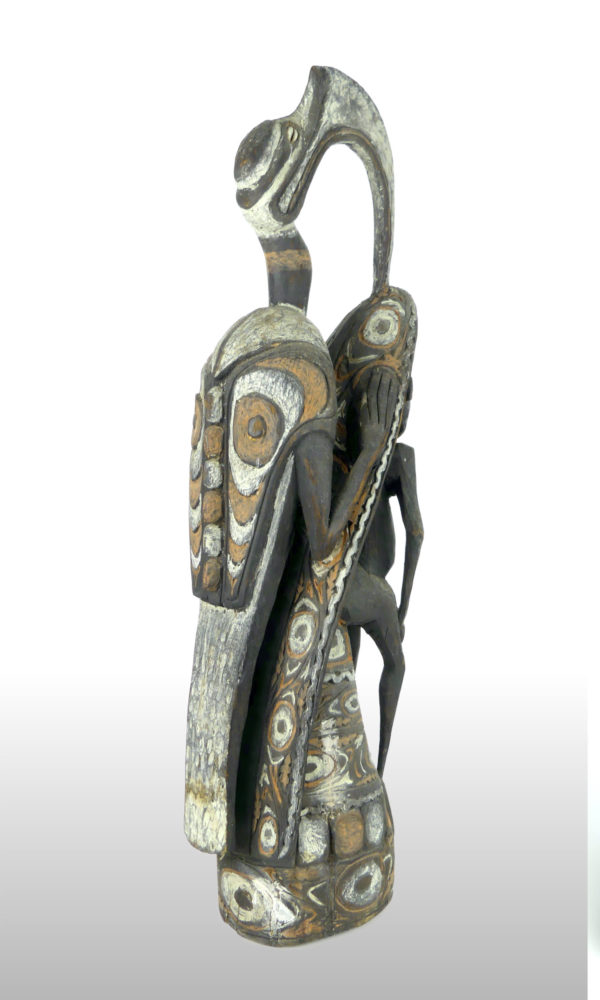 Grand cimier iatmul ancêtre féminine et oiseau (3/4 dos)
