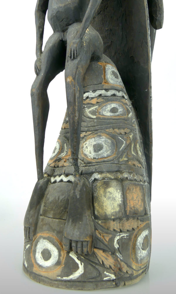 Grand cimier iatmul ancêtre féminine et oiseau (détail 3/4)