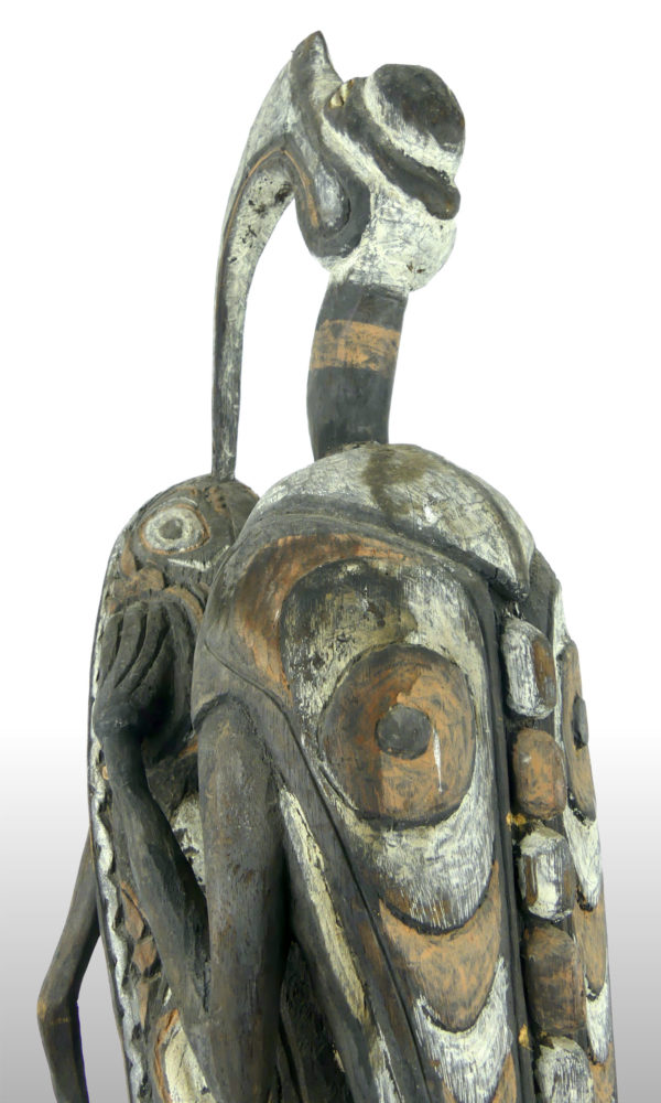 Grand cimier iatmul ancêtre féminine et oiseau (détail 3/4 dos)