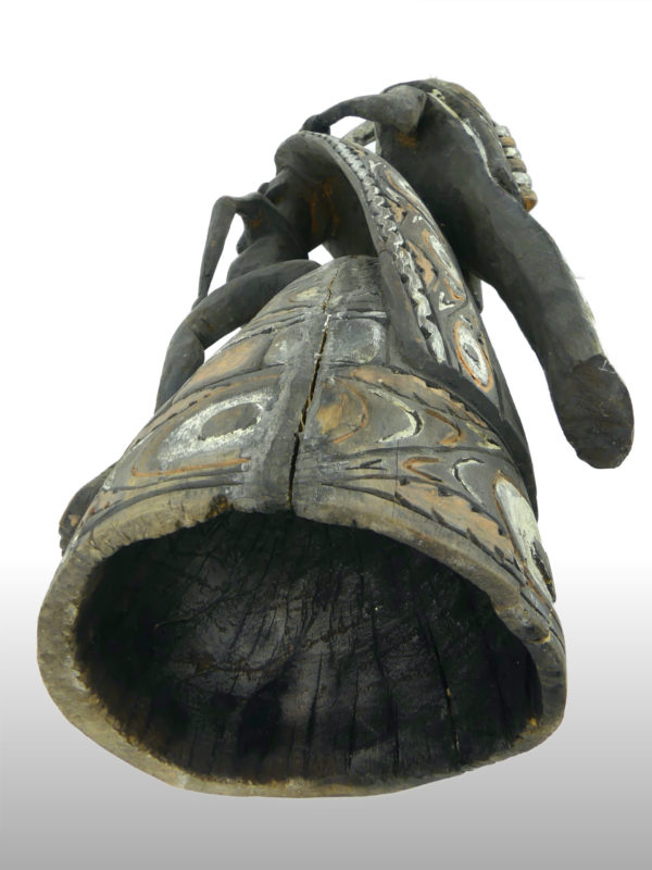 Grand cimier iatmul ancêtre féminine et oiseau (dessous)