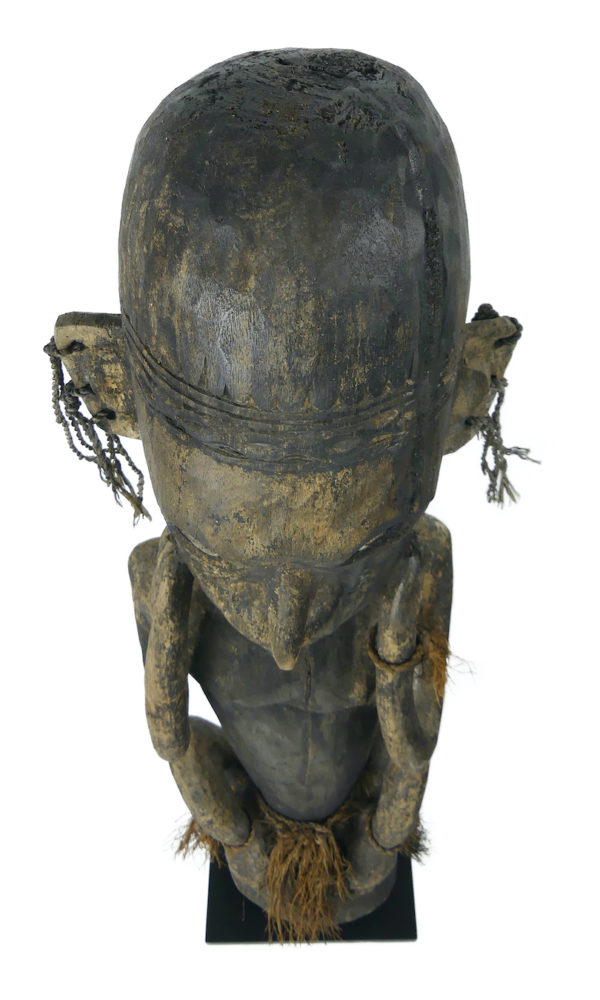 Sculpture d’ancêtre Yamok (dessus)