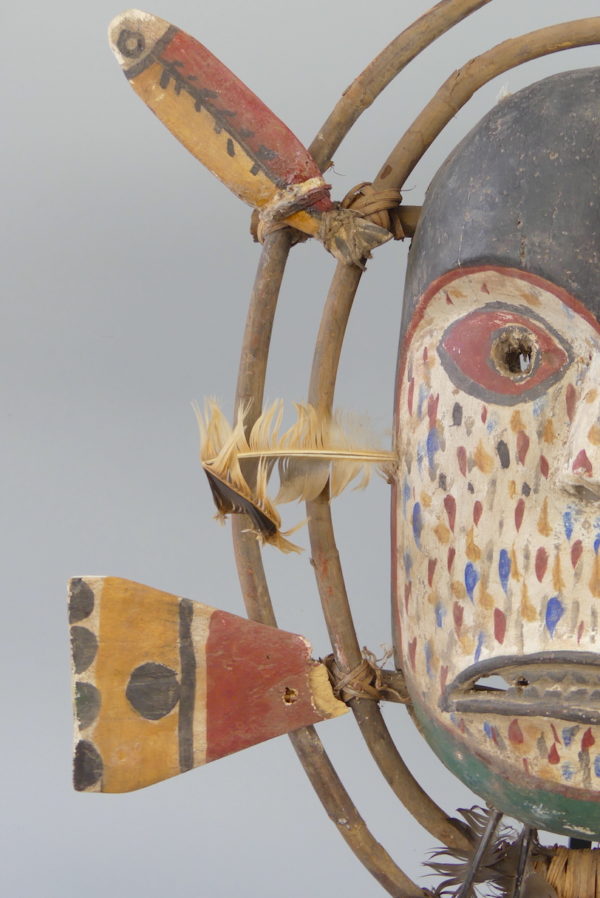 Masque anthropomorphe Esprit aux 2 poissons (détail)
