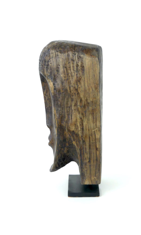 Tête sculptée des îles Célèbes (profil)