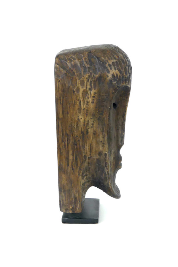 Tête sculptée des îles Célèbes (profil 2)