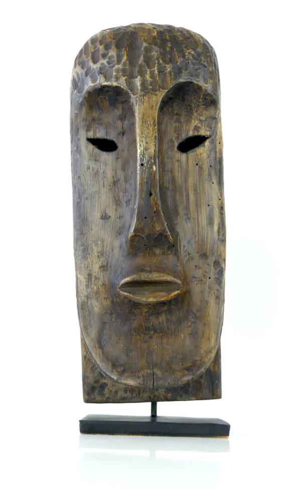 Tête sculptée des îles Célèbes (face)